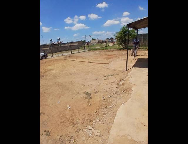 2 BEDROOM HOUSE FOR SALE IN LANGAVILLE EXT 4